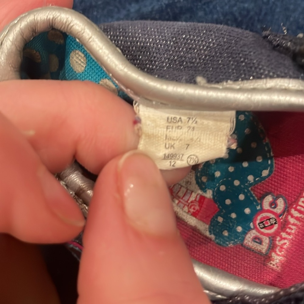 Little girls velcro flats. In used condition - Picture 6 of 6